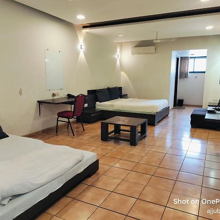 Hotel Sun N Step Club Ahmedabad Luaran gambar