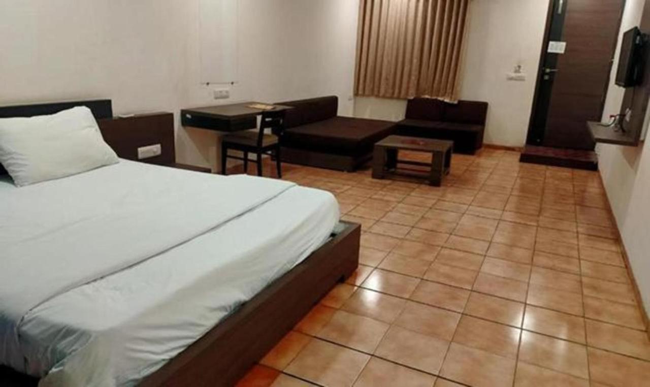 Hotel Sun N Step Club Ahmedabad Luaran gambar