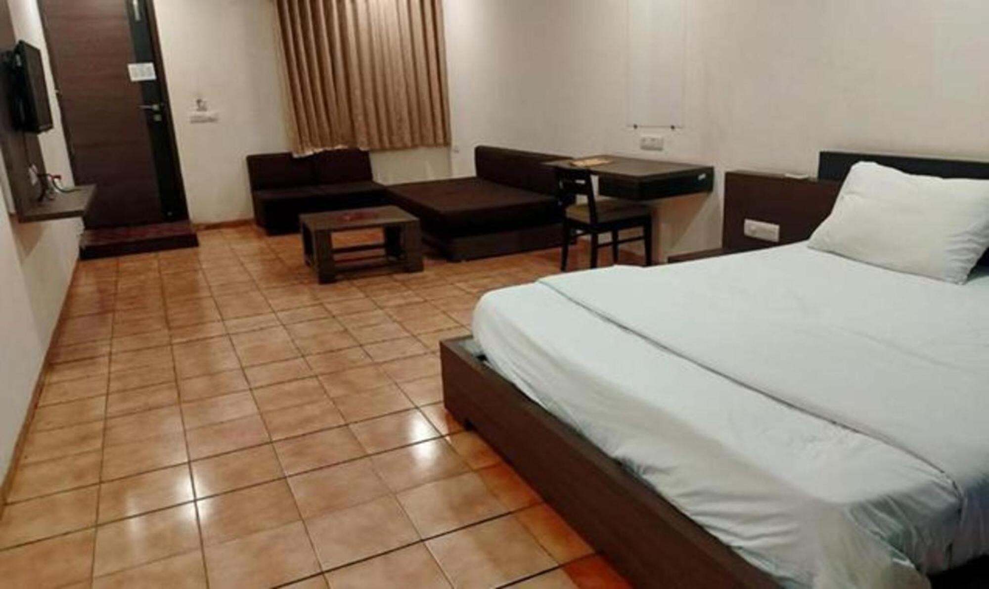 Hotel Sun N Step Club Ahmedabad Luaran gambar