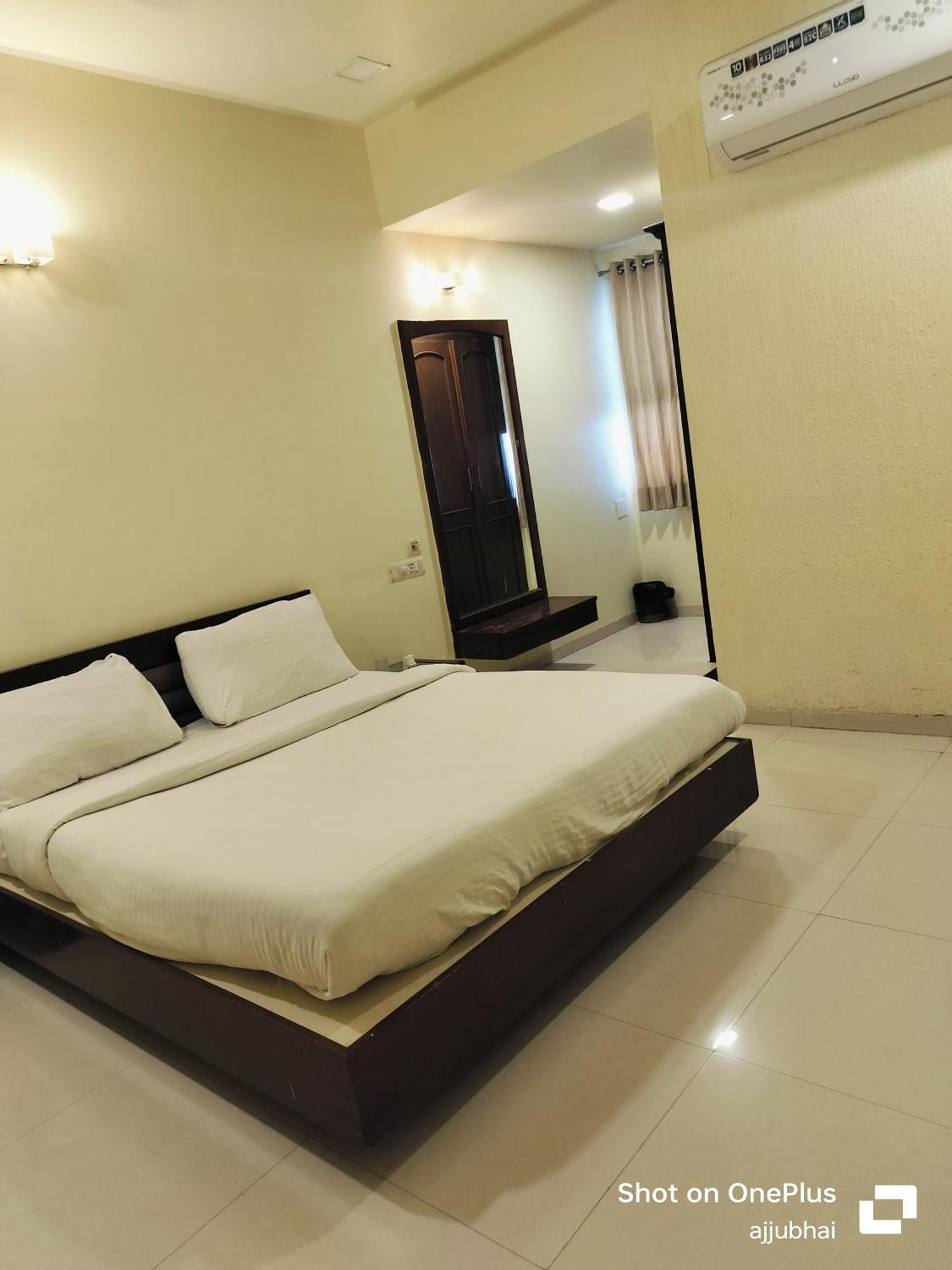 Hotel Sun N Step Club Ahmedabad Luaran gambar